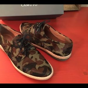 Vince Camuto Nile Oxford.